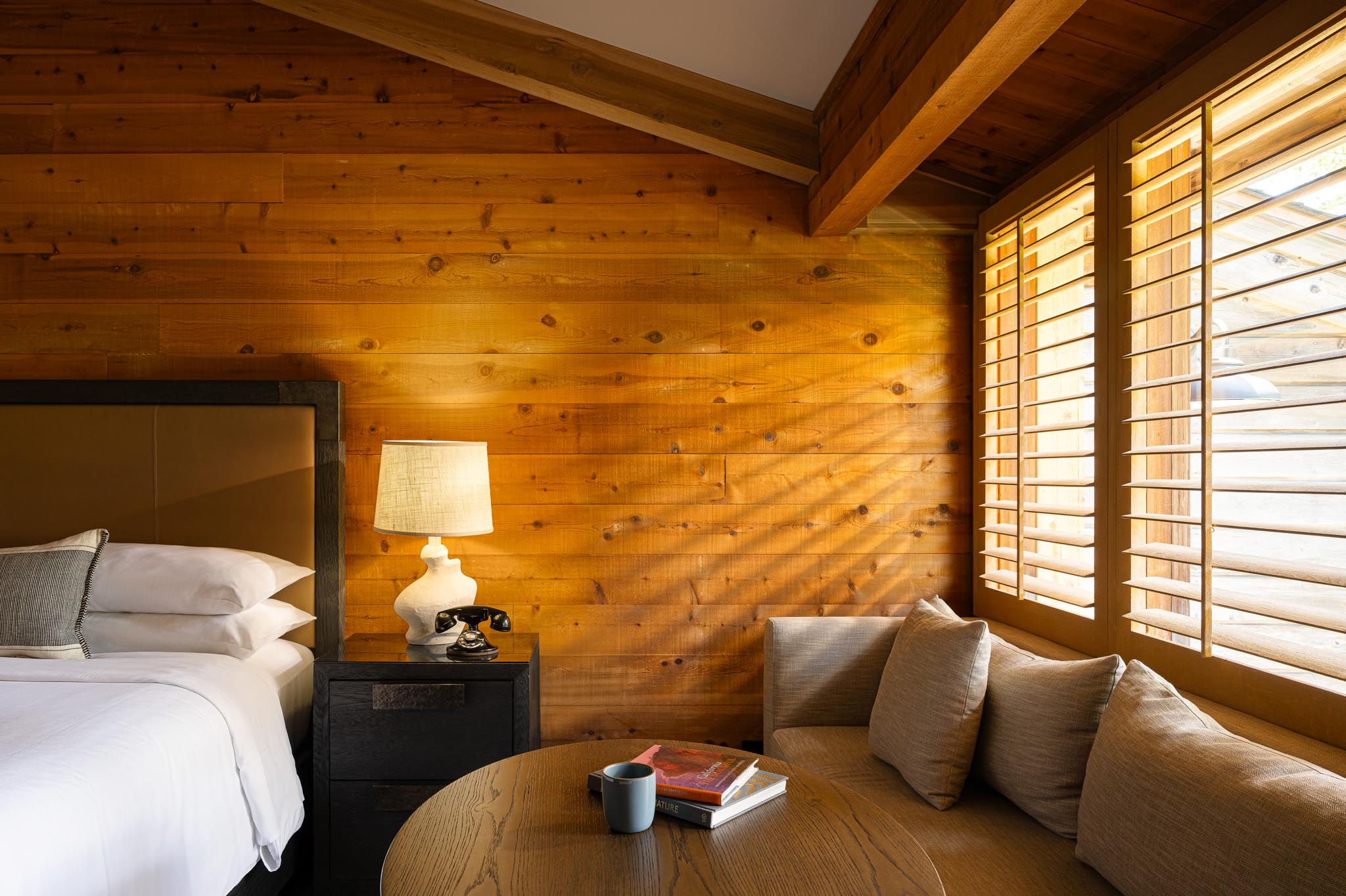 /images/stay/Ventana Fireplace Guestroom Seating Area.jpg